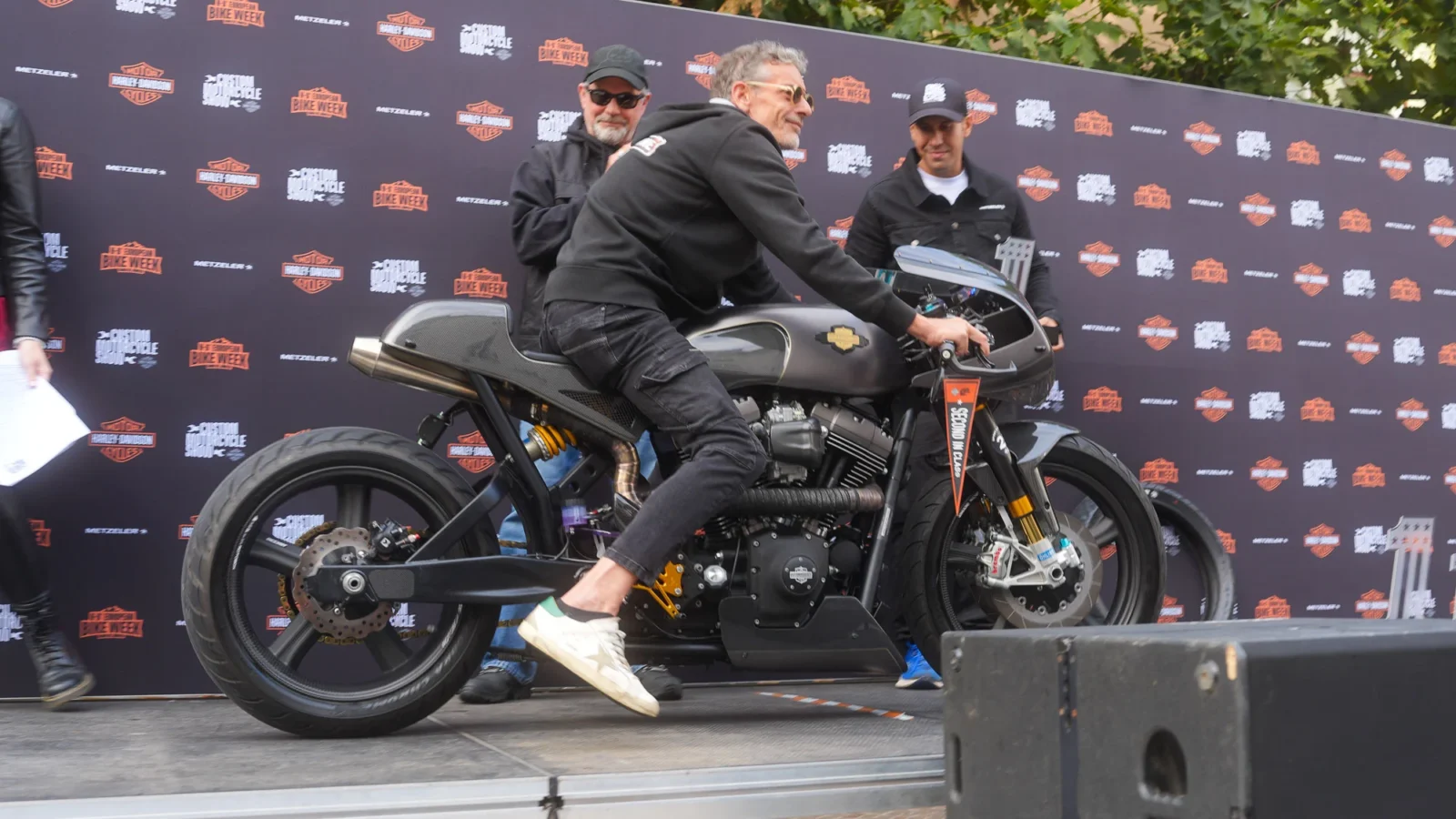 Moto customizada Clubstyle preta e dourada de Vito Klemenčič, VK Custom Works, vencedora do Best in Show no Villach Custom Bike Show 2026