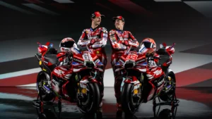 O diretor-geral da Ducati Corse, Gigi Dall'Igna, discute os novos regulamentos da MotoGP 2027, que trarão profundas mudanças técnicas e desafios para as equipes.