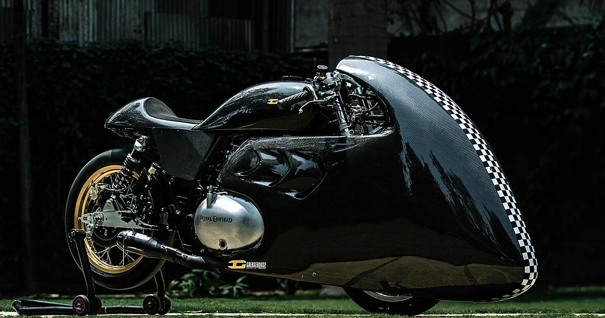 Sete motocicletas Royal Enfield customizadas, incluindo bobbers, drag bikes e scramblers, destacando a criatividade e engenharia global na personalização de modelos como Interceptor 650, Continental GT 650 e Classic 500.