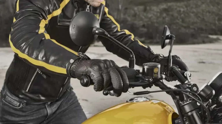 Teste de resistência ao atrito de jaqueta de moto realizada pelo programa MotoCAP, mostrando redução de desempenho ao longo dos anos