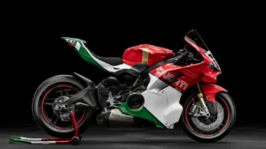 CEO da Audi, Gernot Döllner, em coletiva de imprensa, discutindo a situação financeira do Grupo Volkswagen e a possível venda da Ducati.