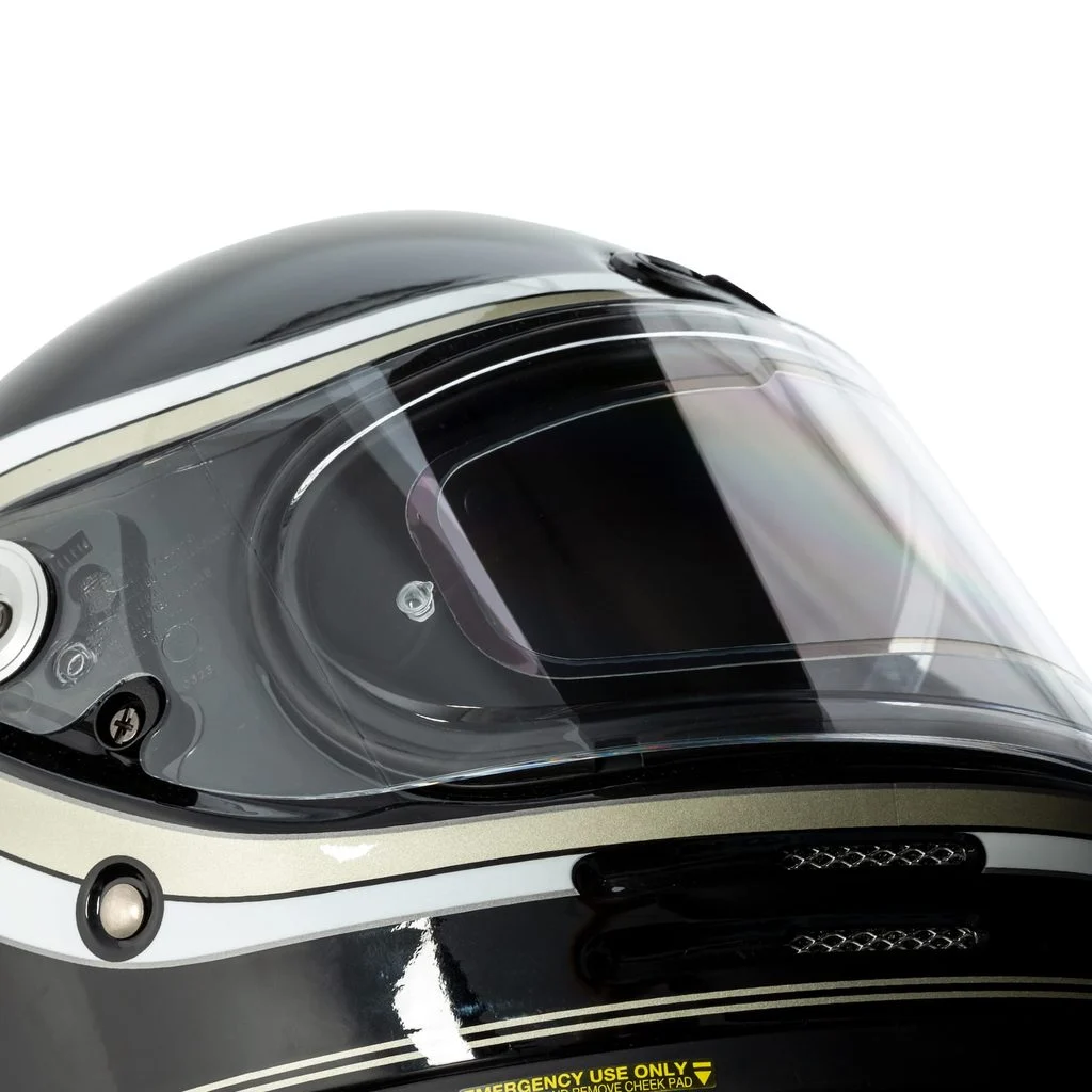 Viseira eletrocrômica Loboo HL08 em um capacete de motocicleta, mostrando a tecnologia que se adapta automaticamente à luz ambiente, garantindo visão clara.