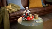 Renderização conceitual de um set LEGO da motocicleta com sidecar de Wallace e Gromit, mostrando os personagens em estilo LEGO e o veículo detalhado.