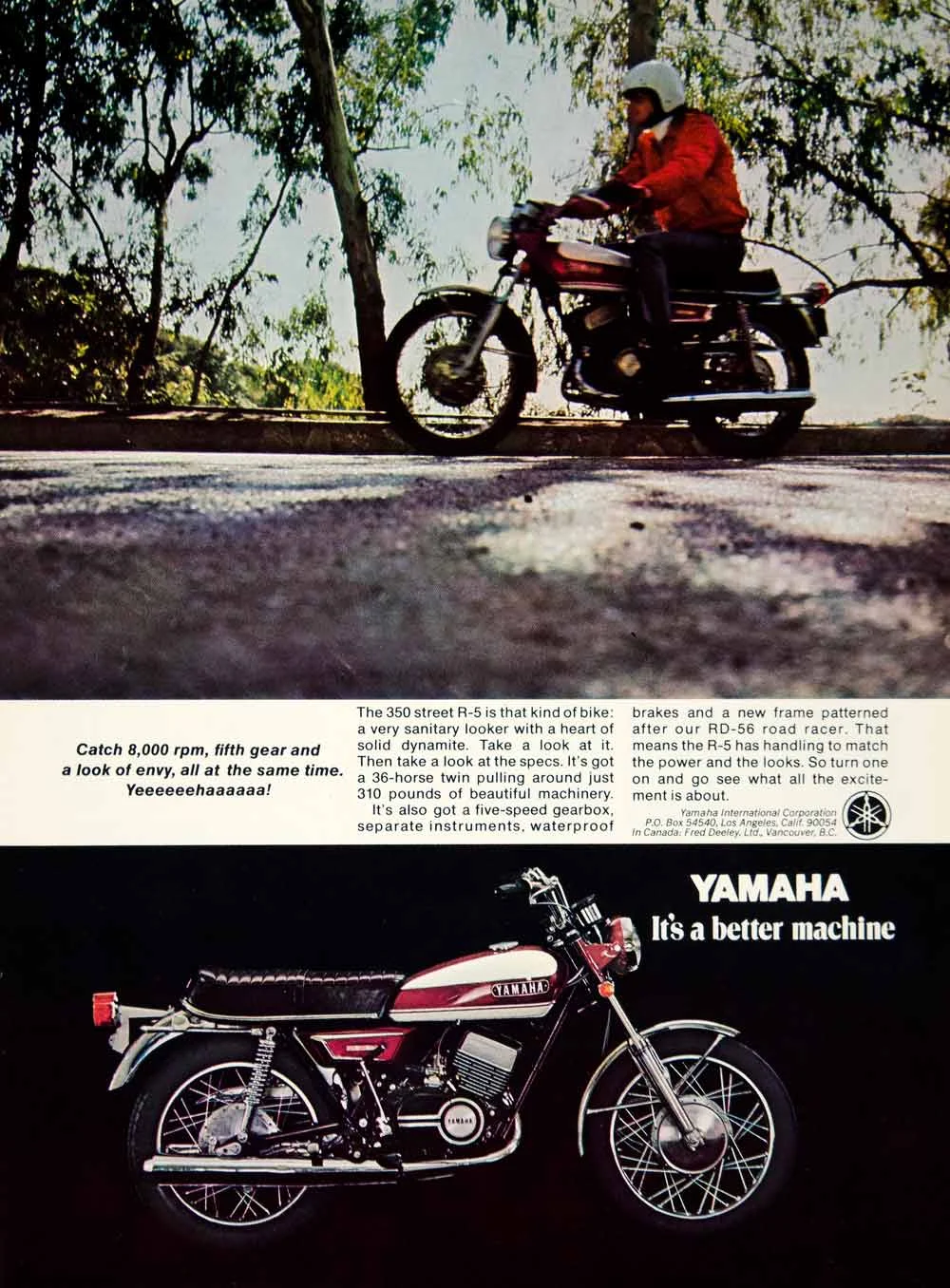 Yamaha RD350 clássica de dois tempos em azul com listras brancas, destacando seu design esportivo e atemporal.