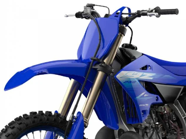 Detalhes da Yamaha YZ250 e YZ125 modelo 2027, motocicletas off-road de dois tempos com novos grafismos Icon Blue para o mercado brasileiro.