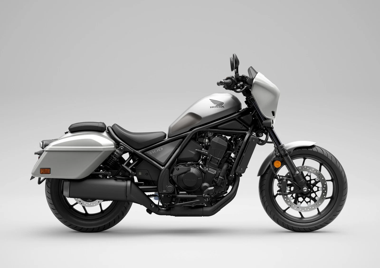 Honda CMX500 Rebel 2027 com sistema E-Clutch e novo painel TFT, em detalhes de sua carenagem marrom.