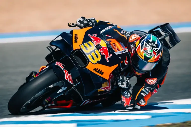 Protótipo da KTM MotoGP com motor de 850cc em teste de pista na Áustria